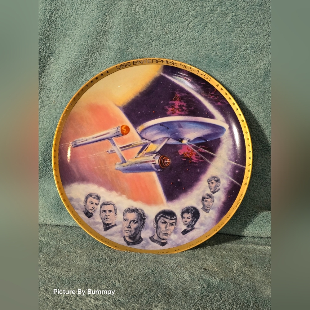 Vintage "Star Trek" USS Enterprise 1985 Limited Edition Collector Plate